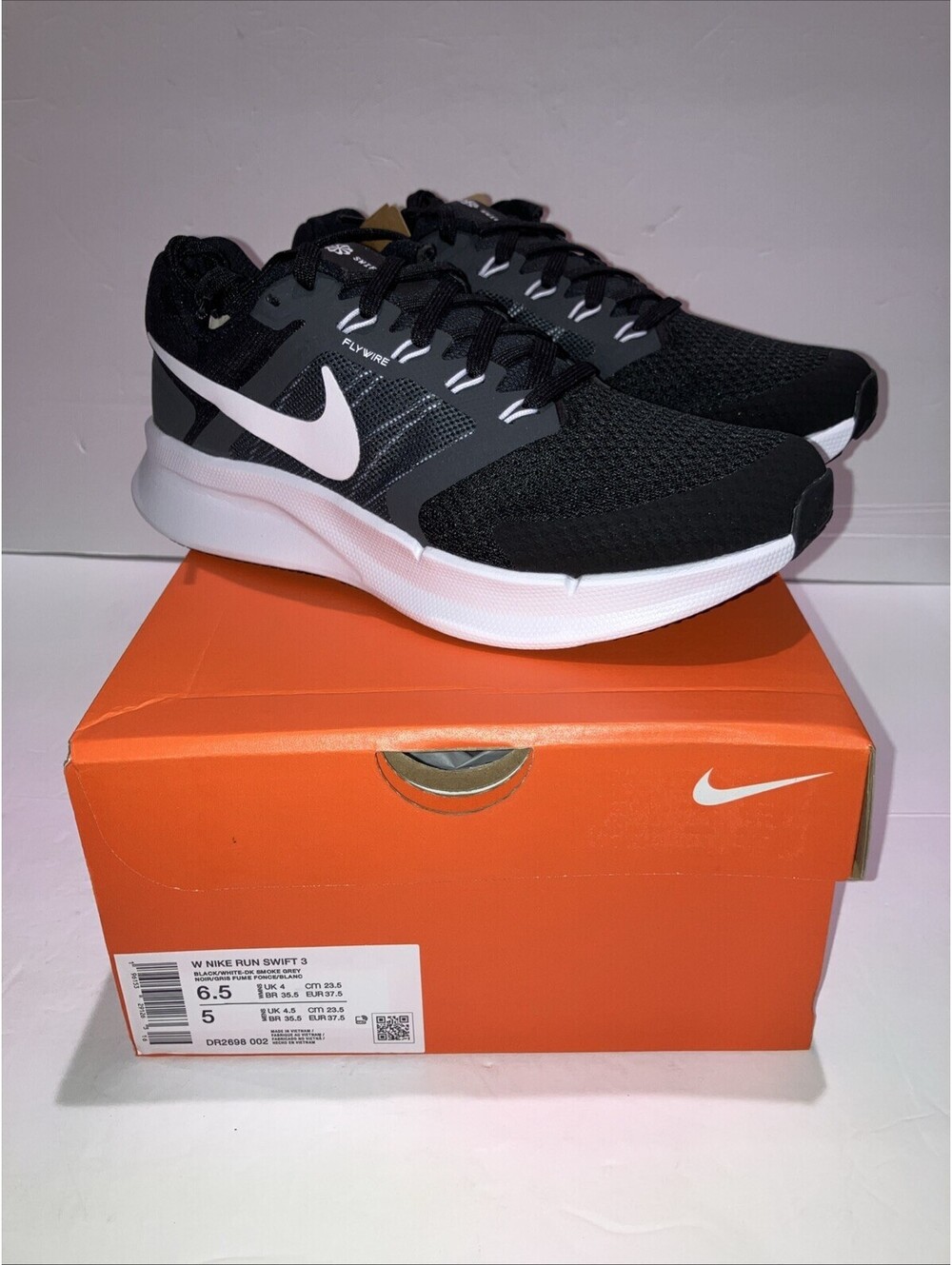 Nike Run Swift 3 Running Shoe Womens Size 6.5 Wide Black/White DV7889002 NEW